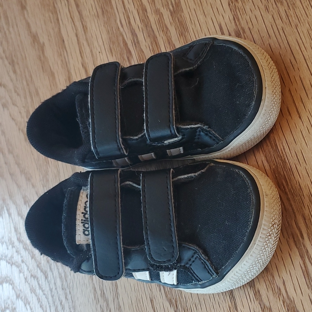 Adidas toddler size 5 1/2